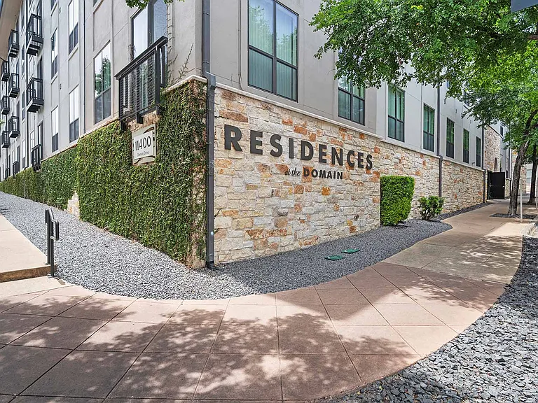 Residences at the Domain — Photo 32