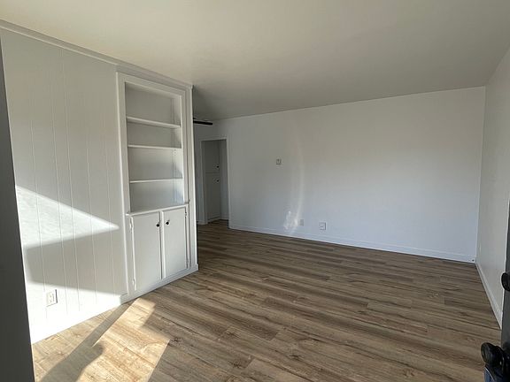 3rd image of 1360 Hornblend St #5