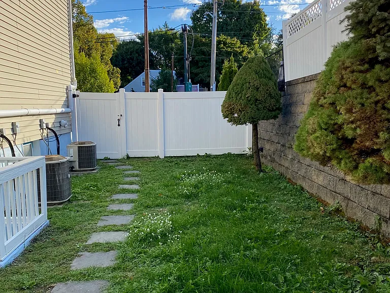 16 Aberdeen Ave #16 — Photo 34