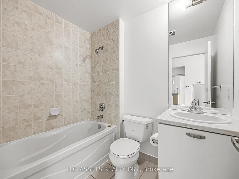37 Grosvenor St #2109 — Photo 6