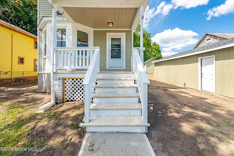 4th image of 12 Nelson Avenue
