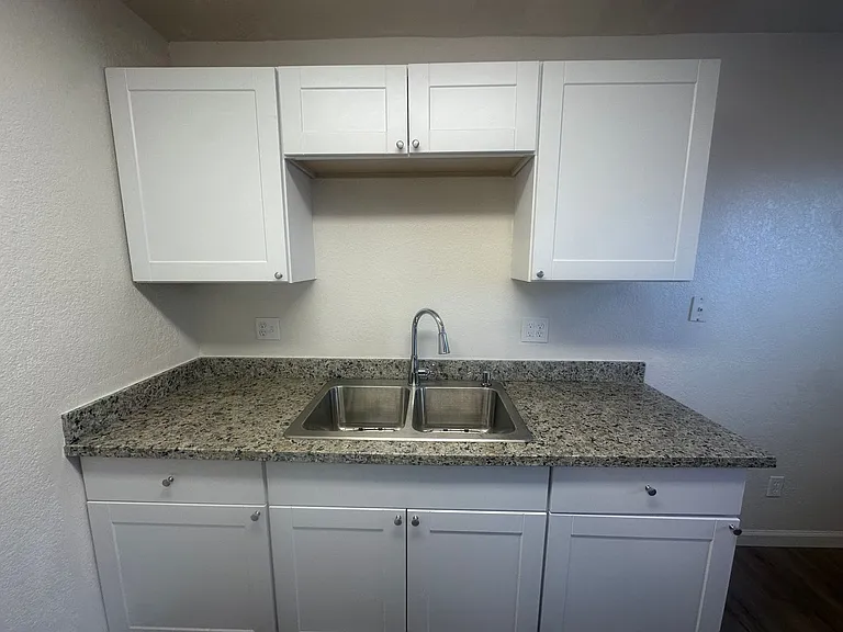 366 E Edison St #1 - #12, Manteca — Photo 4