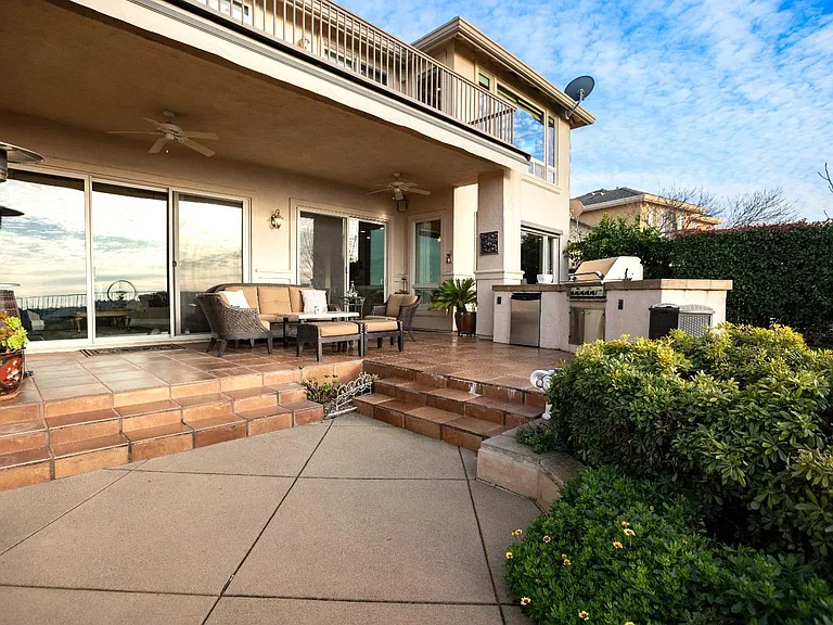 1100 Terracina Dr — Photo 5