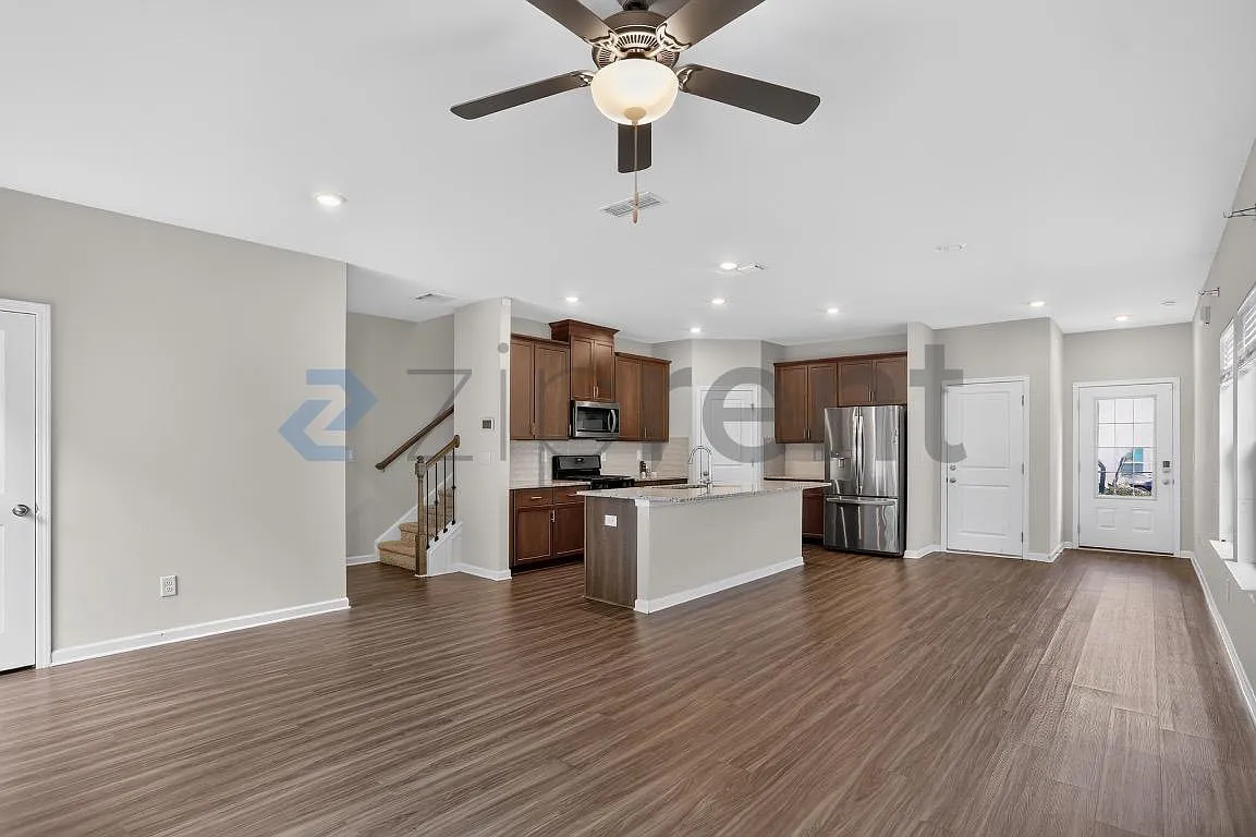 3 bed, 2.5 bath, 1818 sqft, $2,345 — Photo 1