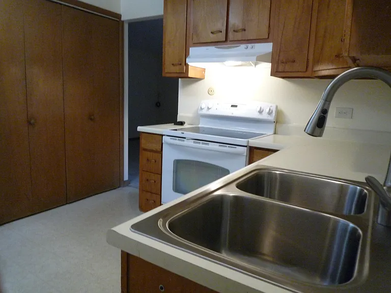 1142 N Fillmore St — Photo 5