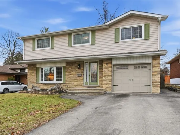 65 Rolston Dr, Hamilton, ON L9C 3X6