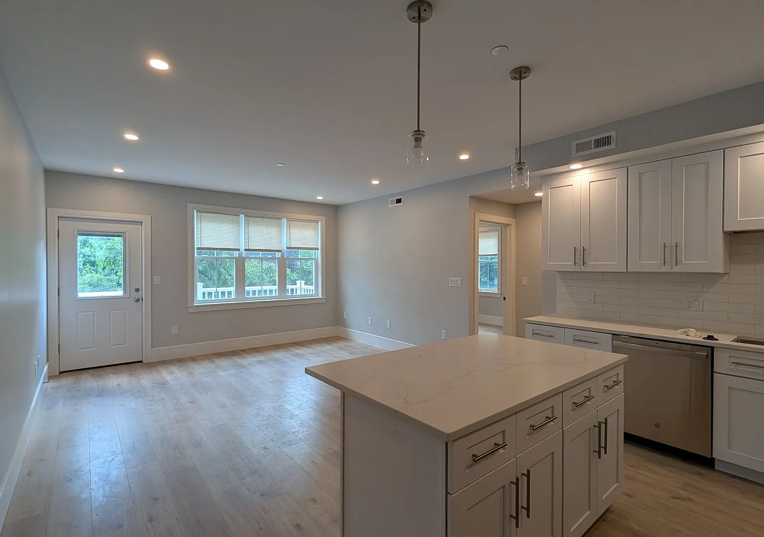 Going Quickly! Brand New Luxurious 4-beds — Photo 1