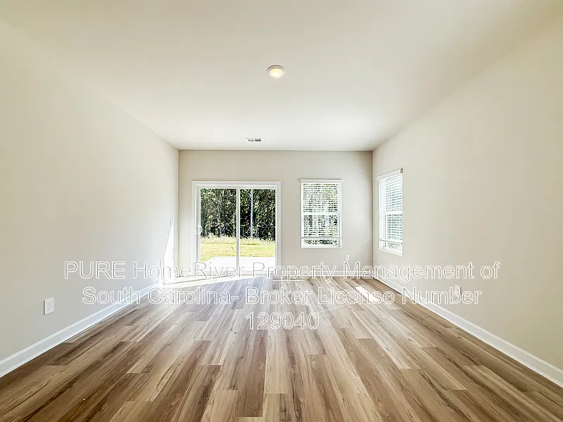 4 bed, 2.5 bath, 2018 sqft, $2,085 — Photo 2