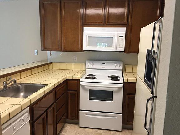 4th image of 2505 La Terrace Cir