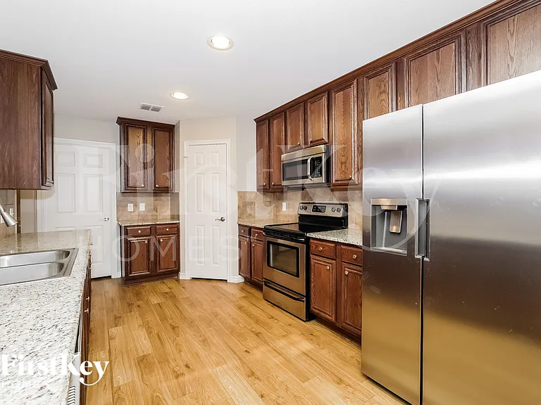 146 Springtree St — Photo 10