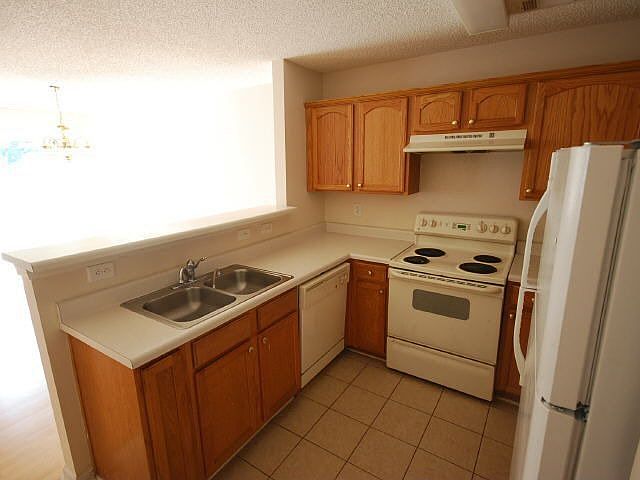 2nd image of 920 Parkway Rd