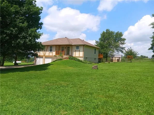 13438 McIntyre Rd, Leavenworth, KS 66048