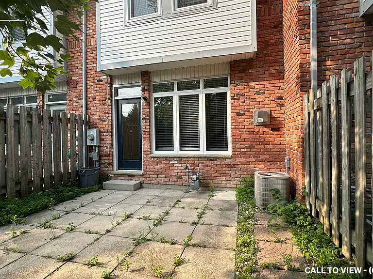 1415 Commissioners Rd W #2 — Photo 17