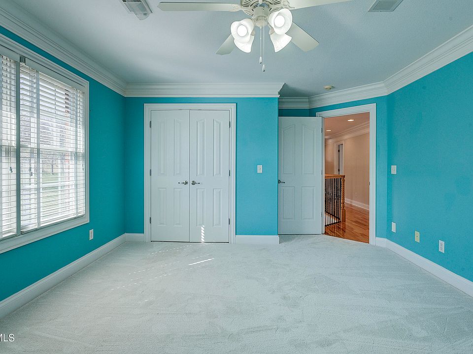 34th image of 405 Heather View Dr