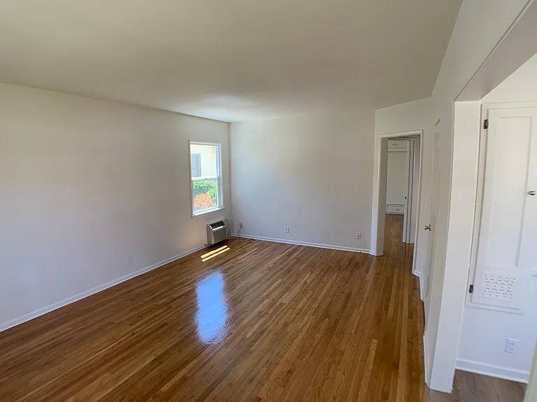 1526 Dixon St — Photo 7
