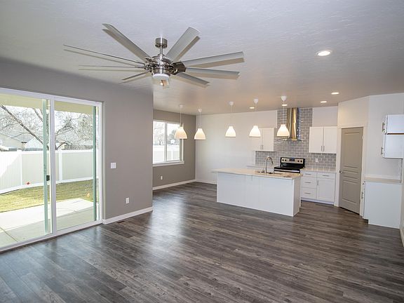 3rd image of 2060 W Bella Ln