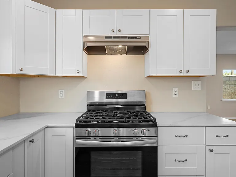 915 Kinley Ave NW — Photo 18