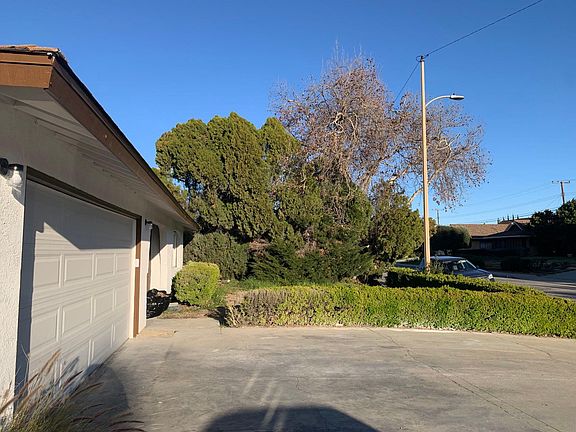 3rd image of 20919 Barnard Ave