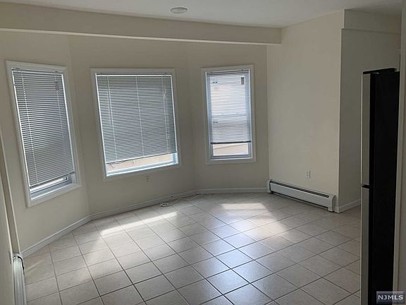 5th image of 378 Broad Ave Unit 1