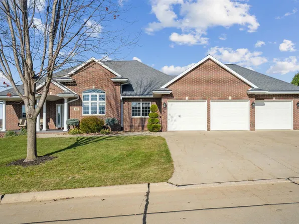 630 8th Avenue Ct SW, Dyersville, IA 52040
