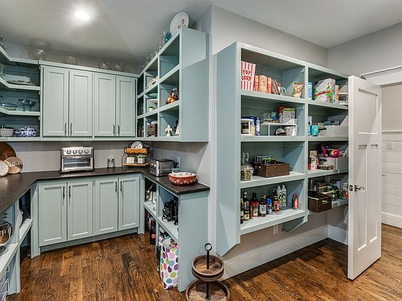 4th image of 1042 Cardinal Dr