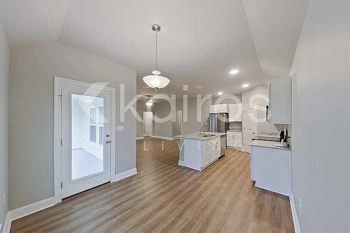 4 bed, 2.0 bath, 1601 sqft, $1,945 — Photo 4