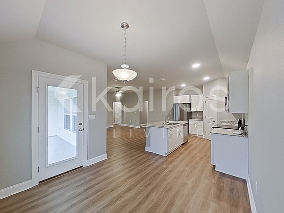 4th image of 22838 Monterey Ave