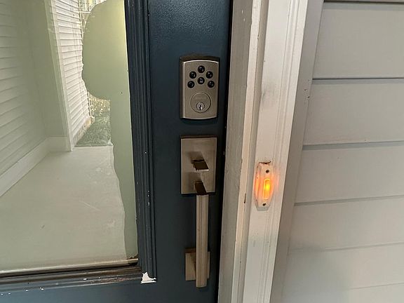 3rd image of 205 Iris Ln