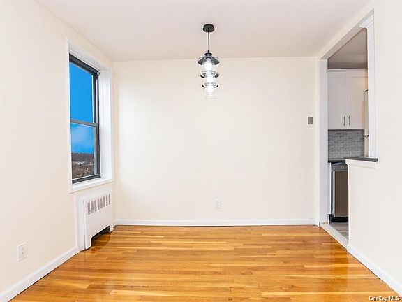 3rd image of 555 McLean Ave APT 5B