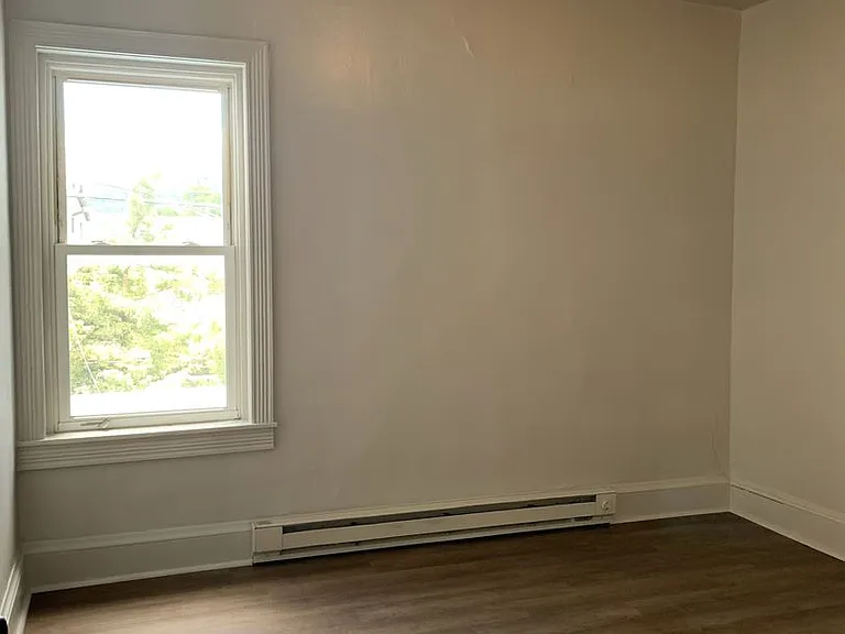 204 Lincoln Way E — Photo 15