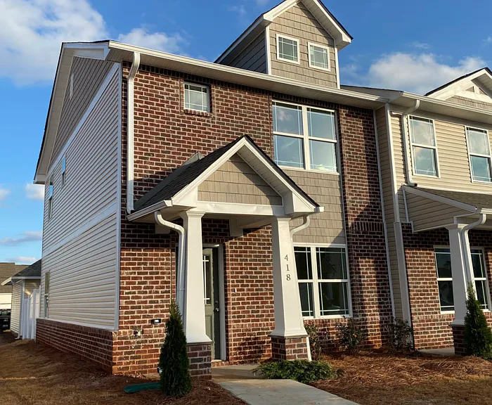 418 Falls Pointe — Photo 1