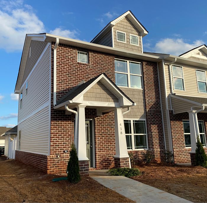 1st image of 418 Falls Pointe