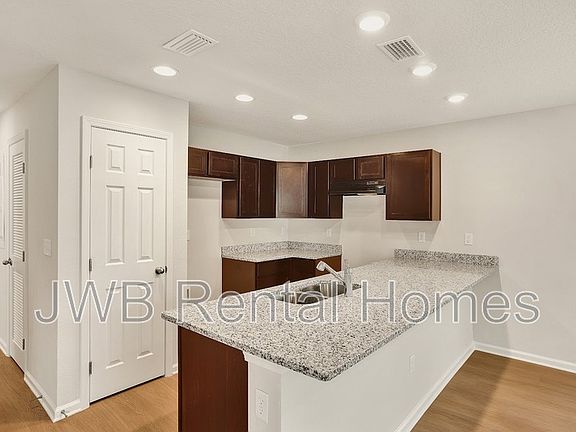 2nd image of 137 W 23rd St
