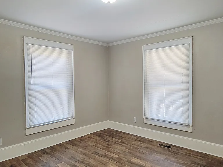 421 Carolina Ave — Photo 4