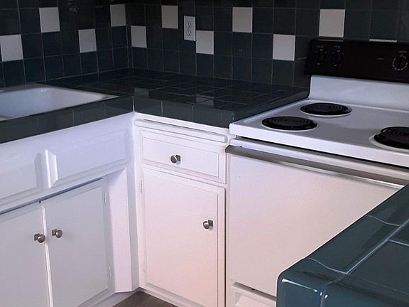 3rd image of 2832 E 6th St APT 1