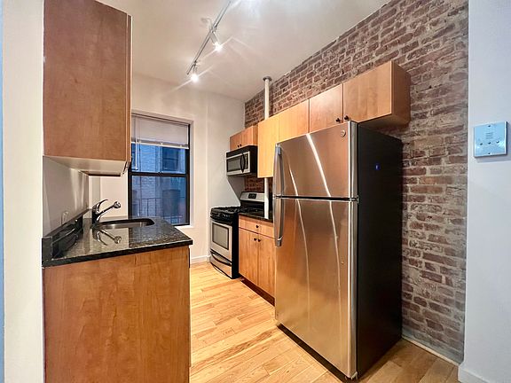 2nd image of 76 Pinehurst Ave APT 33