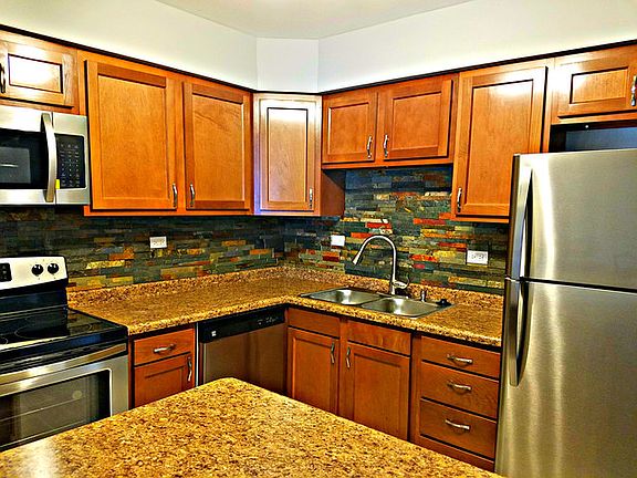 2nd image of 1021 Des Plaines Ave APT 102