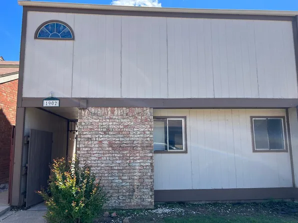 1902 Three Stars Rd, Edmond, OK 73034