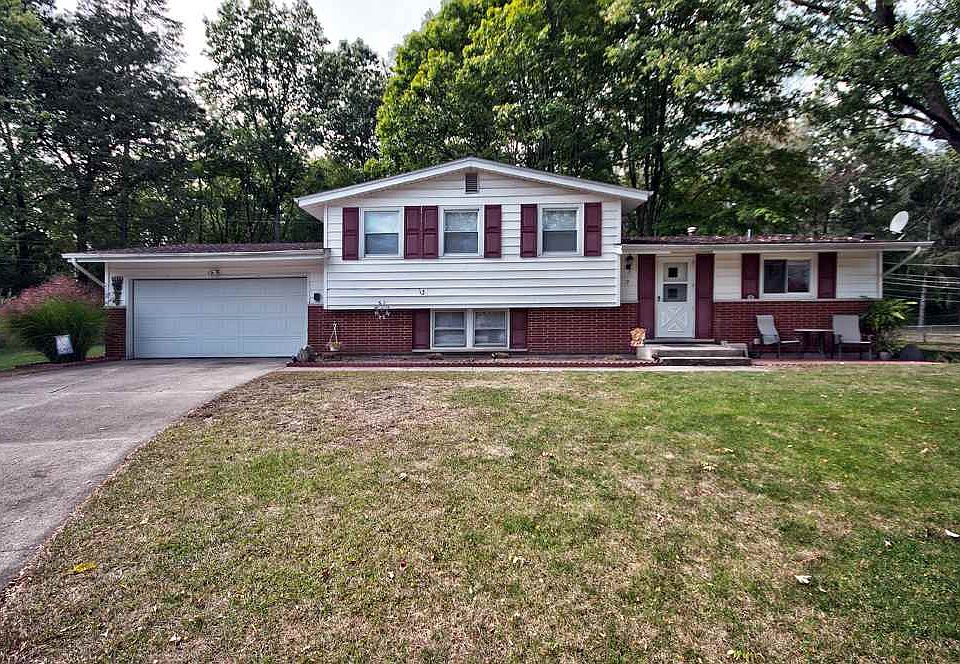 1st image of 7 Surrey Ln