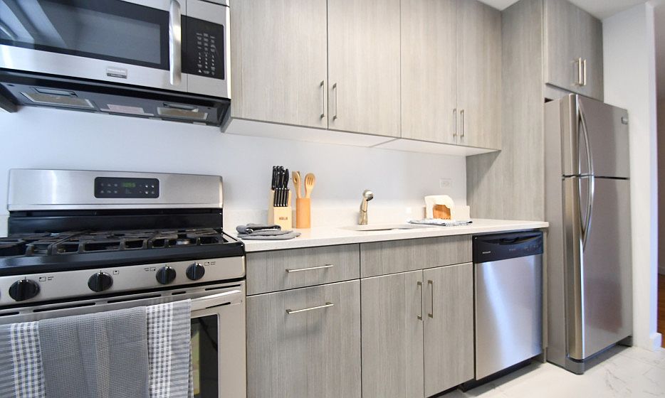 The Grand - Kitchen - J Line