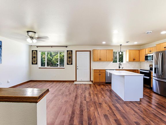 4th image of 1814 Clearwater Rd