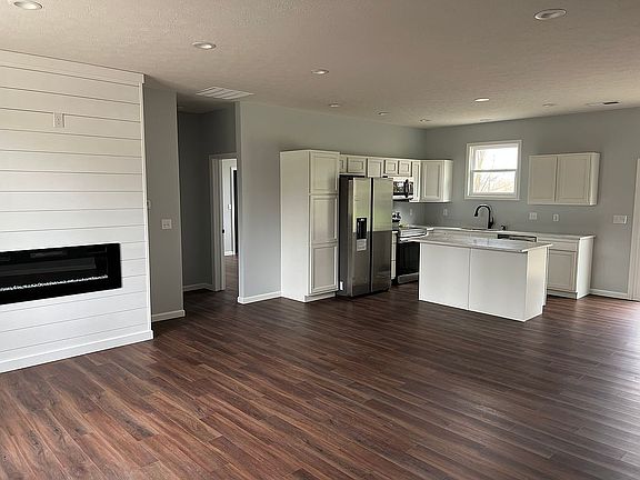 4th image of 121 Fiord Dr