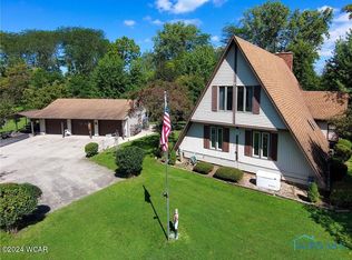 11051 Autumn Ln, Fostoria, OH 44830