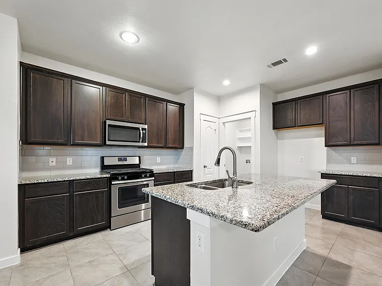 1581 Ferguson Dr — Photo 8