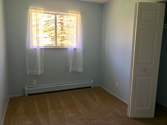 4th image of 2070 Hillsdale Dr