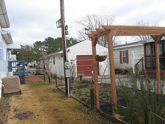 garage,grape arbor