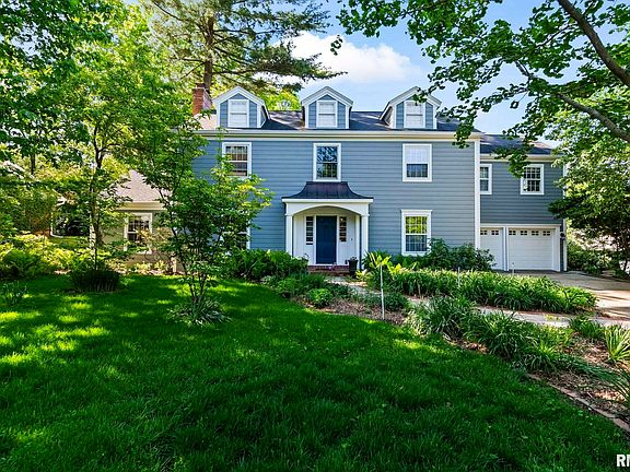 3rd image of 10 Sunset Ln