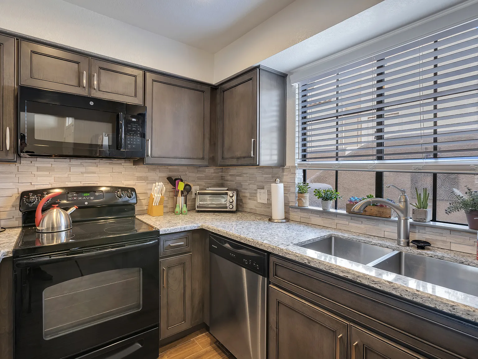 2 bed, 1185 sqft, $3,500 — Photo 2