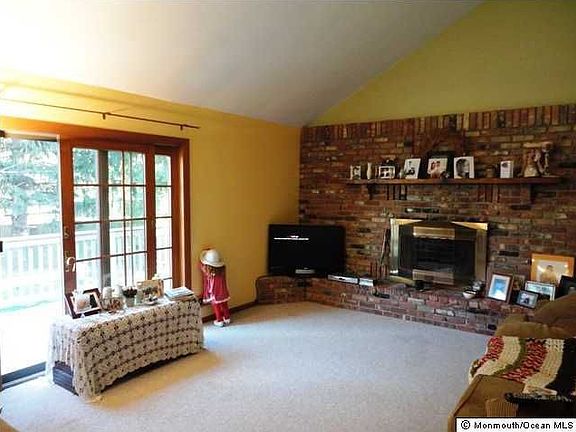 3rd image of 174 Leslie Ln