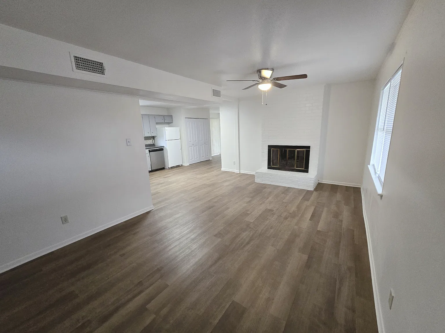 3 bed, 1026 sqft, $1,195 — Photo 3